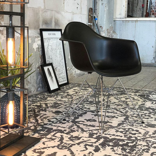 Eames DAR chair zwart