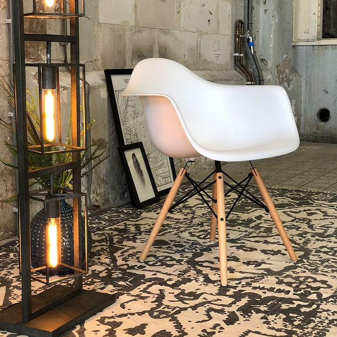 Eames DAW chair wit