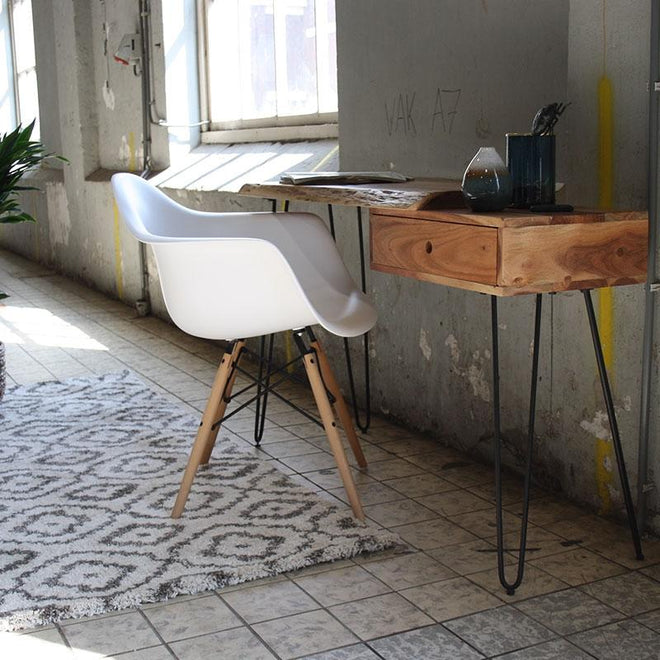 Eames DAW chair wit
