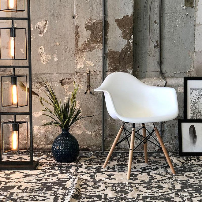 Eames DAW chair wit