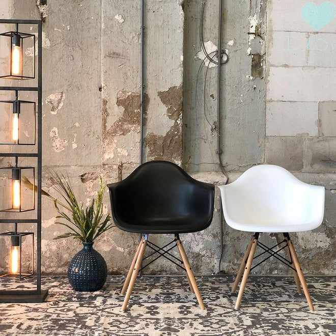 Eames DAW chair wit