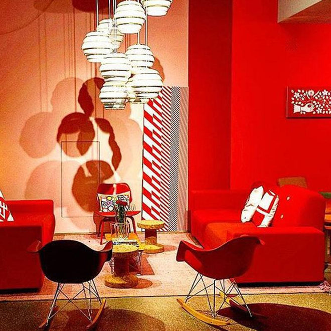 Eames RAR schommelstoel rood - Charles & Ray Eames