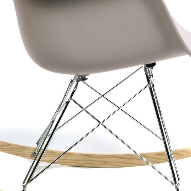 Eames RAR schommelstoel telegrijs - Charles en Ray Eames
