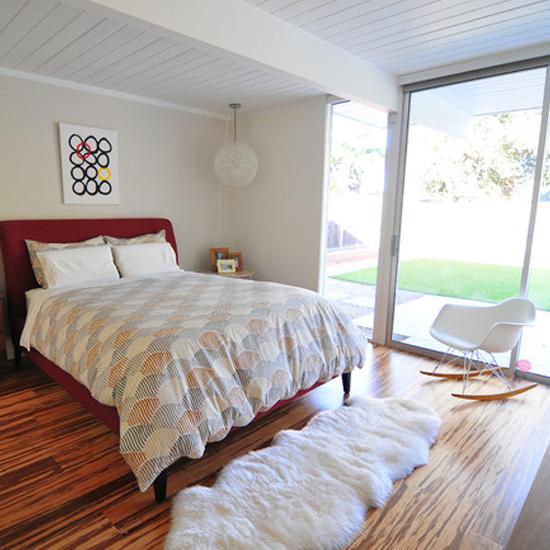 Eames RAR schommelstoel in slaapkamer -  Charles & Ray Eames
